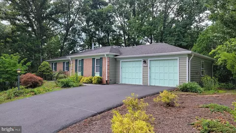 6104 Juneberry Ct, Alexandria, VA 22310