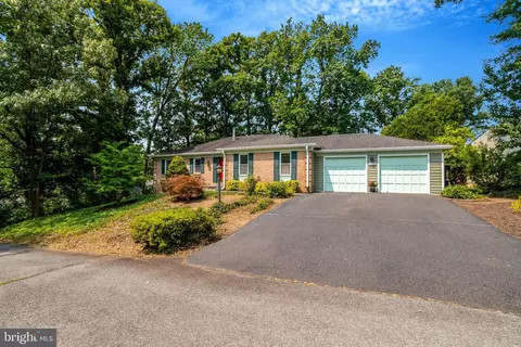 6104 Juneberry Ct, Alexandria, VA 22310