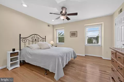 Bedroom - 1240 Pine Hill Rd, Mclean, VA 22101 photo 3 of 4