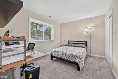 Bedroom - 1240 Pine Hill Rd, Mclean, VA 22101 photo 4 of 4