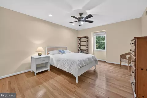 Bedroom - 1240 Pine Hill Rd, Mclean, VA 22101 photo 2 of 4
