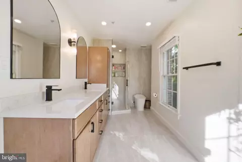 Bath - 1320 Lessard Ln, Mclean, VA 22101 photo 2 of 4