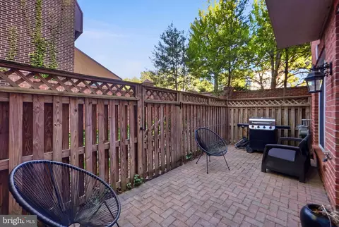 Exterior - 1320 Lessard Ln, Mclean, VA 22101 photo 4 of 5