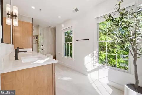 Bath - 1320 Lessard Ln, Mclean, VA 22101 photo 1 of 4