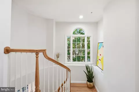Entry Way - 1320 Lessard Ln, Mclean, VA 22101 photo 6 of 8