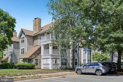 5612 Willoughby Newton Dr #35, Centreville, VA 20120