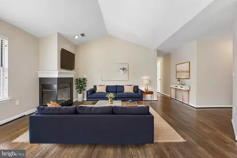 5612 Willoughby Newton Dr #35, Centreville, VA 20120