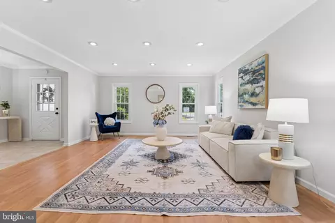 Living - 8523 Hooes Rd, Springfield, VA 22153 photo 4 of 7