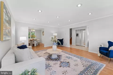 Living - 8523 Hooes Rd, Springfield, VA 22153 photo 3 of 7