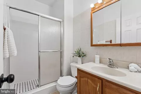 Bath - 8523 Hooes Rd, Springfield, VA 22153 photo 4 of 4