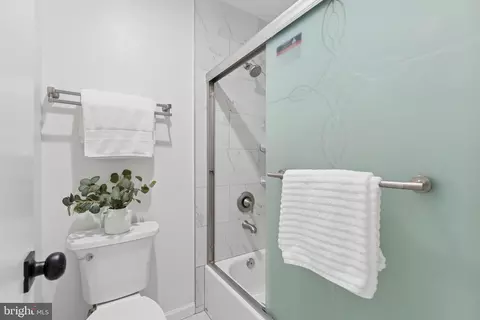 Bath - 8523 Hooes Rd, Springfield, VA 22153 photo 2 of 4