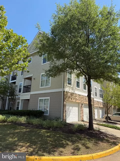 13379 Connor Dr #T, Centreville, VA 20120