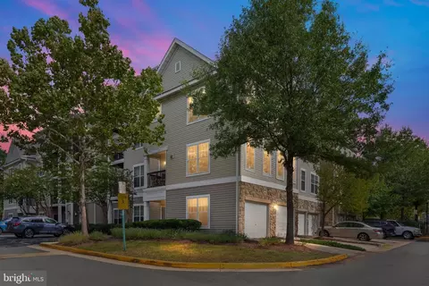 13379 Connor Dr #T, Centreville, VA 20120