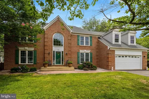 1501 Snowflake Ct, Herndon, VA 20170