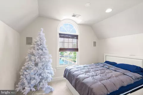 Bedroom - 1334 Lessard Ln, Mclean, VA 22101 photo 6 of 7