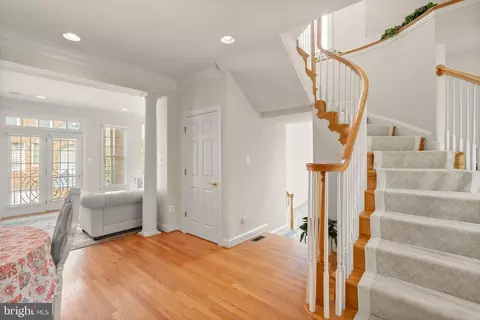 Entry Way - 1334 Lessard Ln, Mclean, VA 22101 photo 5 of 11
