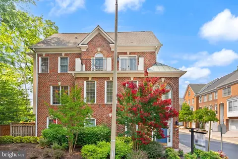 Exterior - 1334 Lessard Ln, Mclean, VA 22101 photo 8 of 11