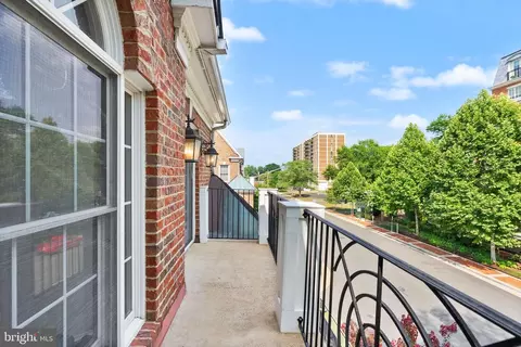Exterior - 1334 Lessard Ln, Mclean, VA 22101 photo 5 of 11