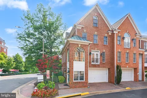 Exterior - 1334 Lessard Ln, Mclean, VA 22101 photo 7 of 11