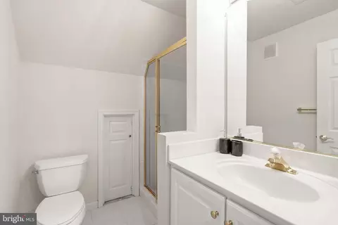 Bath - 1334 Lessard Ln, Mclean, VA 22101 photo 6 of 6