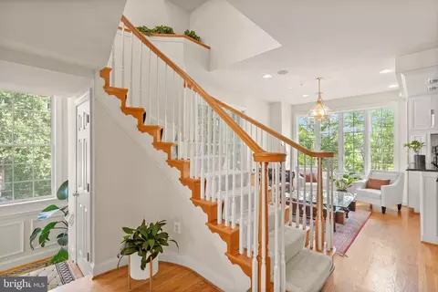 Entry Way - 1334 Lessard Ln, Mclean, VA 22101 photo 7 of 11