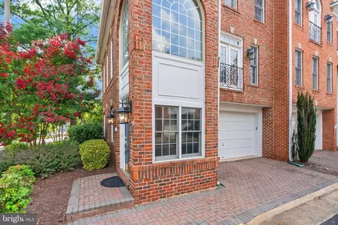 Exterior - 1334 Lessard Ln, Mclean, VA 22101 photo 9 of 11