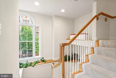 Entry Way - 1334 Lessard Ln, Mclean, VA 22101 photo 10 of 11