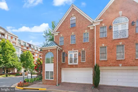 Exterior - 1334 Lessard Ln, Mclean, VA 22101 photo 6 of 11
