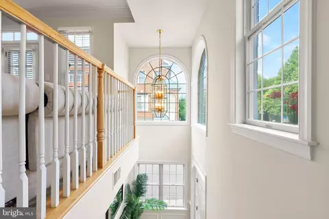 Entry Way - 1334 Lessard Ln, Mclean, VA 22101 photo 4 of 11