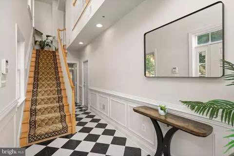 Entry Way - 1334 Lessard Ln, Mclean, VA 22101 photo 2 of 11