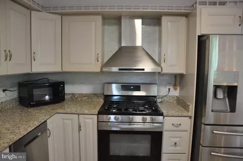 Kitchen - 7914 Ellet Rd, Springfield, VA 22151 photo 2 of 2