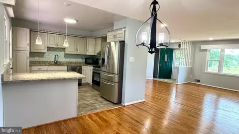 Entry Way - 7914 Ellet Rd, Springfield, VA 22151 photo 1 of 2