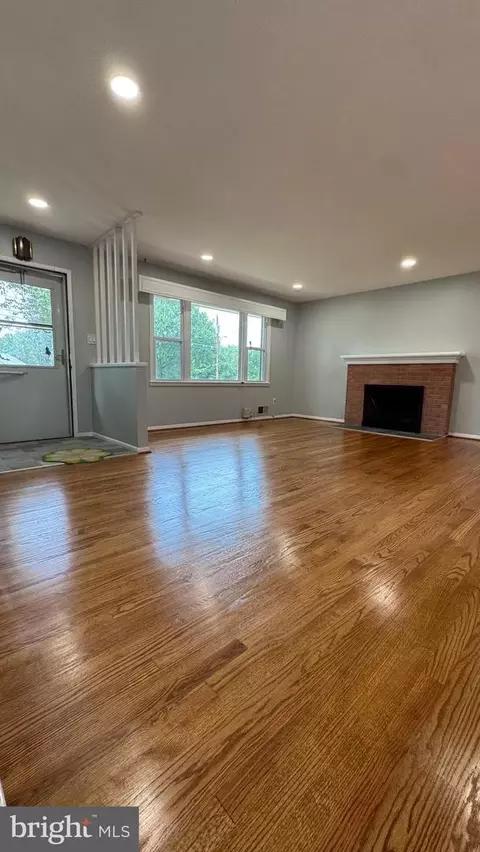 Living - 7914 Ellet Rd, Springfield, VA 22151 photo 4 of 4
