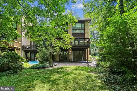 Exterior - 11310 Dockside Cir, Reston, VA 20191 photo 5 of 6