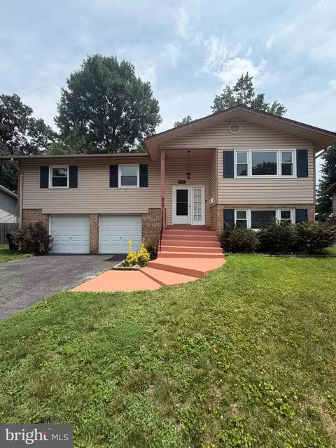 8501 Cherry Valley Ln, Alexandria, VA 22309