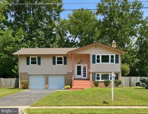 8501 Cherry Valley Ln, Alexandria, VA 22309