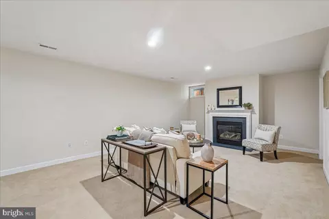 Living - 6322 Halsey Rd, Mclean, VA 22101 photo 4 of 5