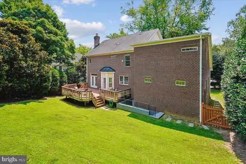 Exterior - 6322 Halsey Rd, Mclean, VA 22101 photo 9 of 11
