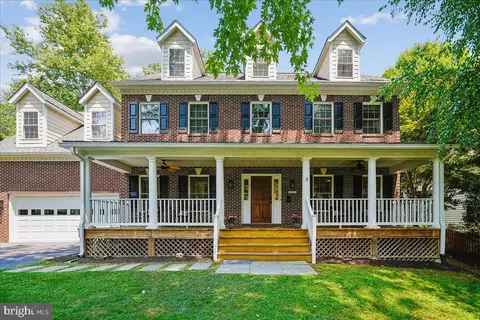 Exterior - 6322 Halsey Rd, Mclean, VA 22101 photo 2 of 11