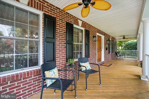 Exterior - 6322 Halsey Rd, Mclean, VA 22101 photo 3 of 11
