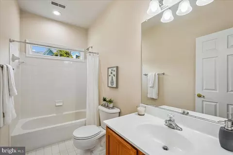 Bath - 6322 Halsey Rd, Mclean, VA 22101 photo 5 of 6