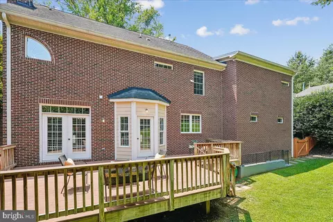 Exterior - 6322 Halsey Rd, Mclean, VA 22101 photo 7 of 11