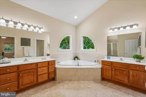 Bath - 6322 Halsey Rd, Mclean, VA 22101 photo 1 of 6
