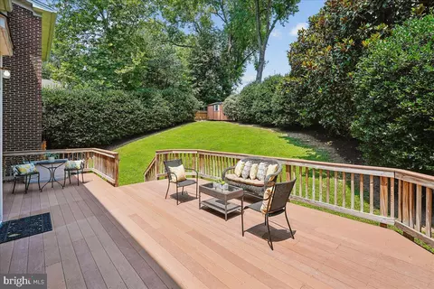 Exterior - 6322 Halsey Rd, Mclean, VA 22101 photo 5 of 11