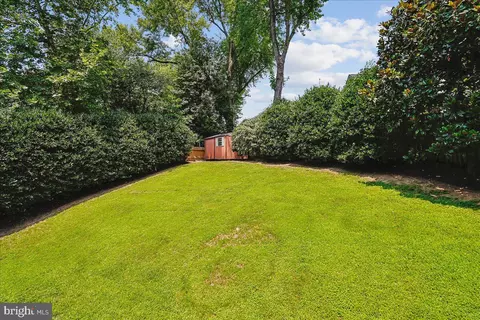 Exterior - 6322 Halsey Rd, Mclean, VA 22101 photo 10 of 11
