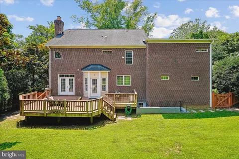 Exterior - 6322 Halsey Rd, Mclean, VA 22101 photo 8 of 11