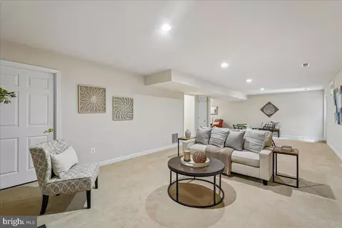 Living - 6322 Halsey Rd, Mclean, VA 22101 photo 3 of 5