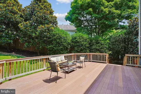 Exterior - 6322 Halsey Rd, Mclean, VA 22101 photo 4 of 11