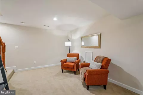 Entry Way - 6322 Halsey Rd, Mclean, VA 22101 photo 6 of 6