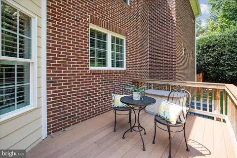 Exterior - 6322 Halsey Rd, Mclean, VA 22101 photo 6 of 11